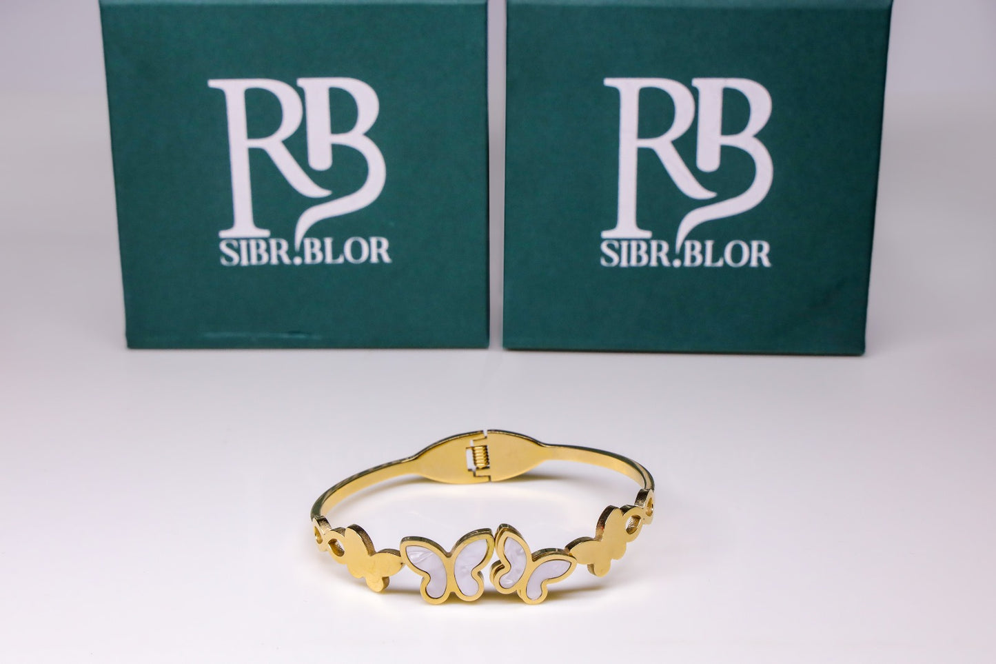 Butterfly Dreams Armreif – Zarte Schmetterlinge in Gold #2160