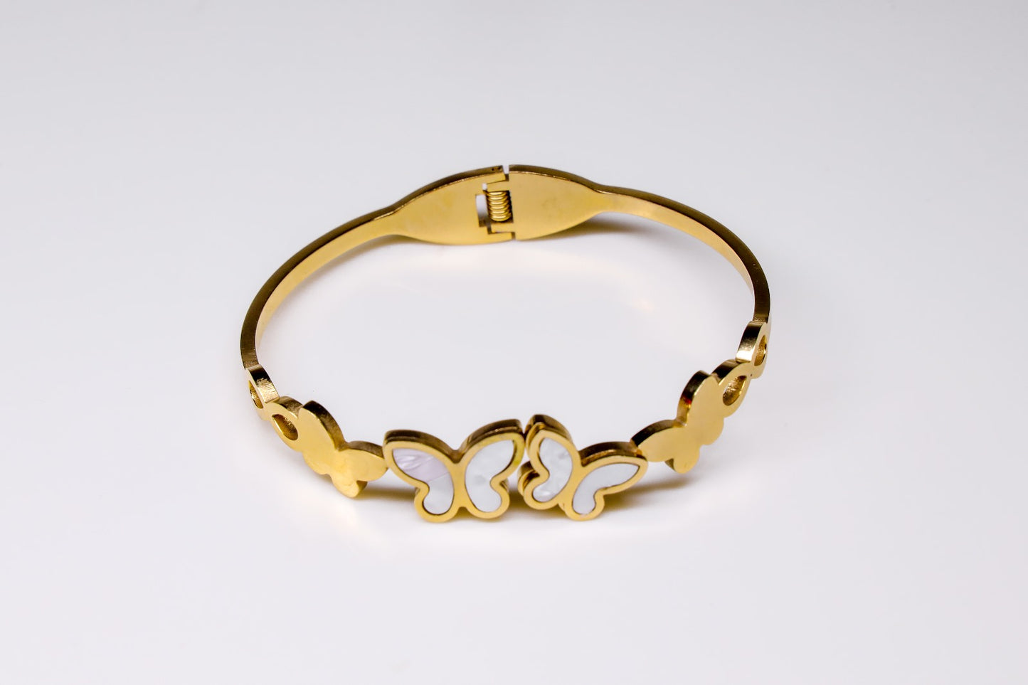 Butterfly Dreams Armreif – Zarte Schmetterlinge in Gold #2160