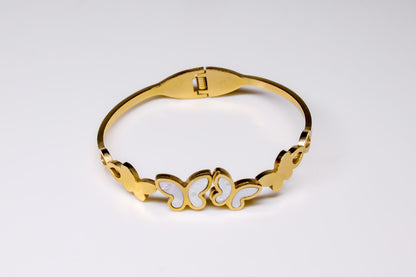 Butterfly Dreams Armreif – Zarte Schmetterlinge in Gold #2160