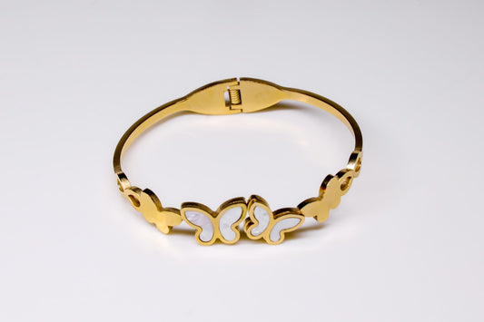 Butterfly Dreams Armreif – Zarte Schmetterlinge in Gold #2160