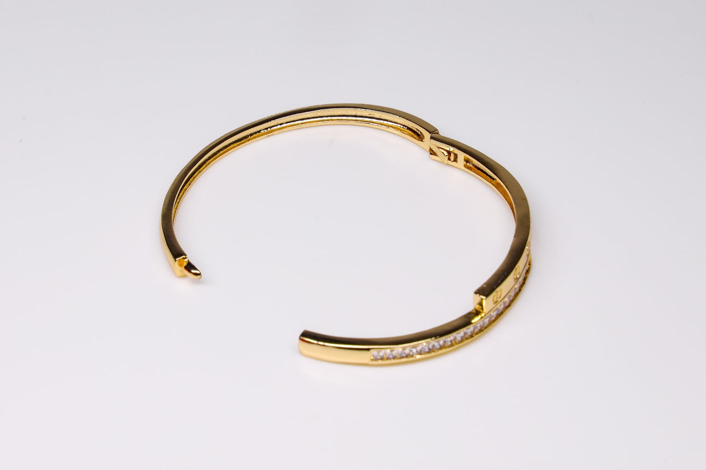 Crystal Bolt Armreif – Funkelnde Stärke #3240