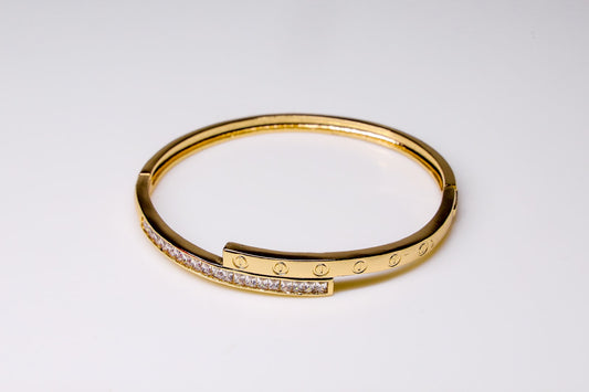 Crystal Bolt Armreif – Funkelnde Stärke #3240