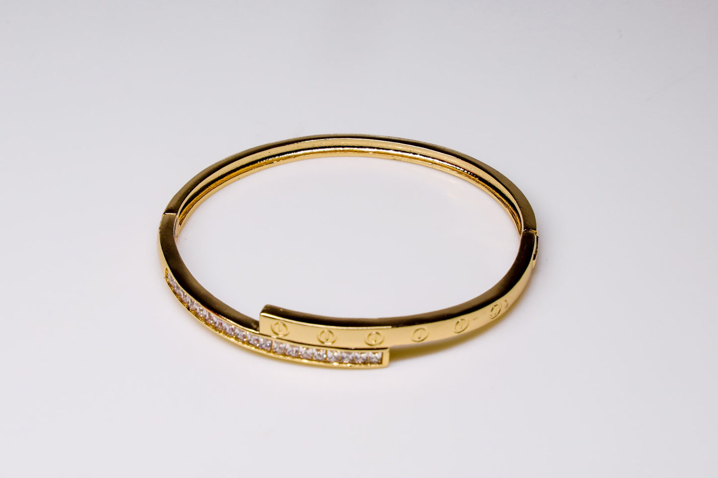 Crystal Bolt Armreif – Funkelnde Stärke #3240