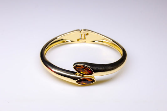 Golden Twist Armreif – Eleganter Schwung #4140