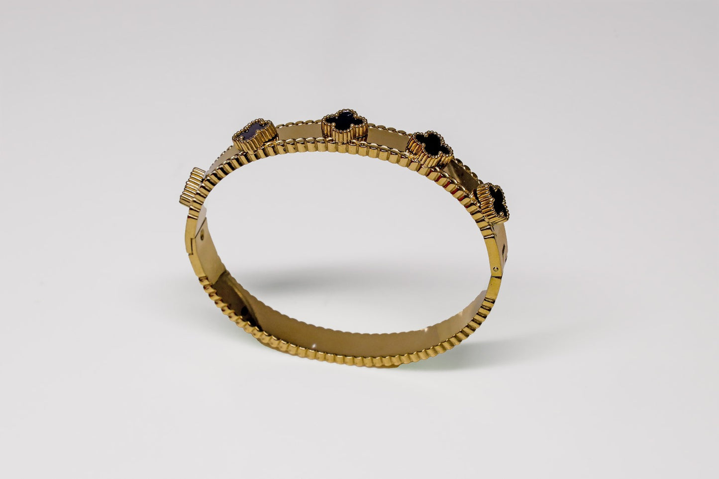 Midnight Clover Armreif – Gold trifft auf Schwarz #5310